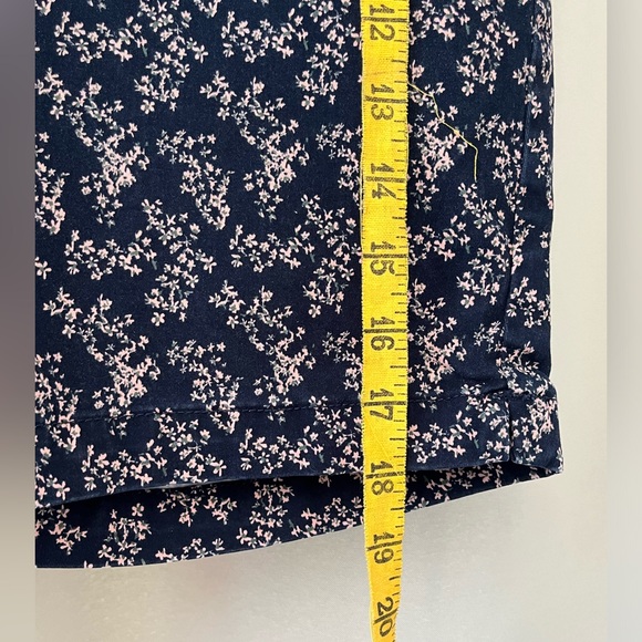 Lee Regular Fit MidRise Shorts Size 12 Medium - Navy Blue with pink flowers - Picture 3 of 5